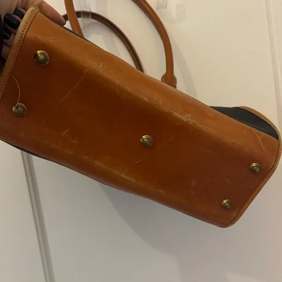 Vintage Black and Tan Leather Handbag - Picture 3 of 7